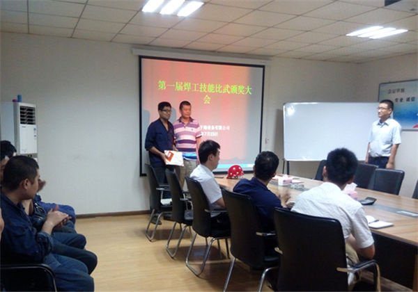 獲獎員工與魏總合影