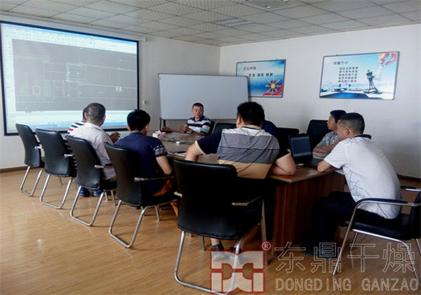 魏總在10萬噸煤泥烘干項目上發表講話